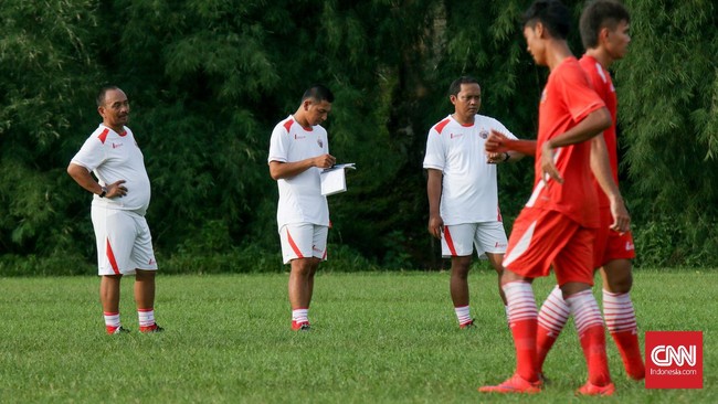 Pelatih utama Persija Jakarta Paulo Camargo diberikan wewenang penuh untuk mendatangkan tiga pemain asing ke tim yang bermarkas di ibu kota negara ini.