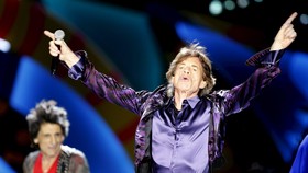 Serial Televisi Mick Jagger Disalip John Oliver