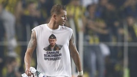 Kaos Bergambar Putin Buat Pesepak Bola Rusia Dalam Masalah