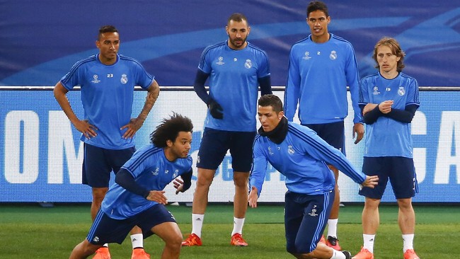 Sejumlah pemain Real Madrid menyindir umpan penalti Messi dengan menirukannya saat menjalani sesi latihan di Stadion Olimpico jelang melawan AS Roma.