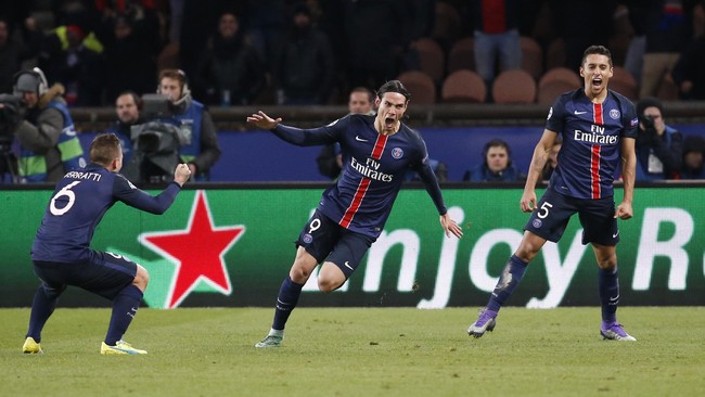 Edinson Cavani disebut tak bahagia di Paris Saint-Germain lantaran lebih sering ditempatkan di sisi sayap saat bermain.