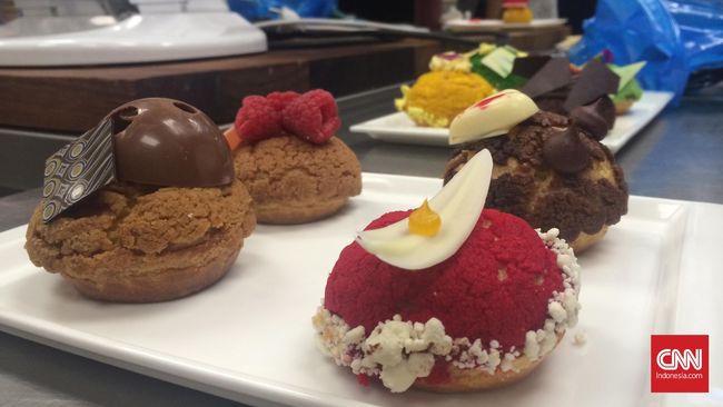 Orang Italia juga punya kreasi pastry-nya sendiri. 'Donatnya' orang Italia ini disebut zeppole dan dibuat dari adonan choux pastry dan berbentuk bulat.