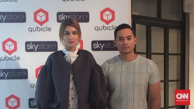 Kelompok teroris ISIS kembali membuat 'korban’. Kini giliran label mode besutan Andrea Risjad yang memutuskan berganti nama.