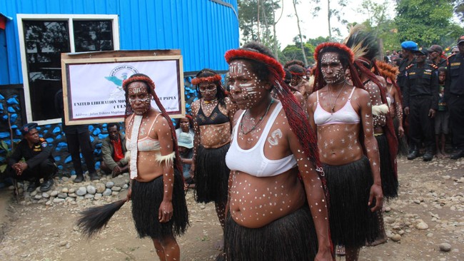 Semua gerakan di Papua kini disebut bernaung di bawah Gerakan Pembebasan Papua. Wamena akan jadi kantor perjuangan bersama. PBB jadi target selanjutnya.