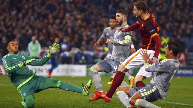 Zinedine Zidane tak mau Real Madrid menganggap remeh AS Roma lantaran mereka telah mengantongi kemenangan 2-0 di leg pertama.