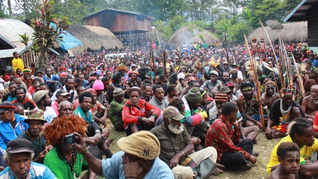 Menko Luhut berkata, pemerintah Indonesia telah menggelontorkan Rp52,6 triliun bagi Papua sejak 2002. Tapi, ujar Luhut, pemerintah RI selalu dihajar soal Papua.