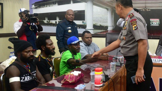Politikus PDIP meminta kemenhan tidak melakukan pendekatan militer atau perang terhadap gejolak Papua dan OPM.