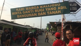 Warga Kalijodo Pasang Spanduk Tuntutan Ganti Rugi