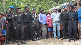 Aparat Cabut Plang Kantor Gerakan Pembebasan Papua di Wamena