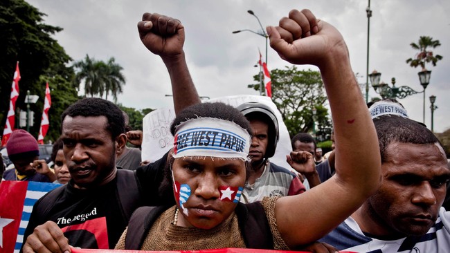 Peserta aksi ialah anggota Komite Nasional Papua Barat yang memperingati Perjanjian New York 1962 --awal penyerahan kekuasaan Belanda ke Indonesia.