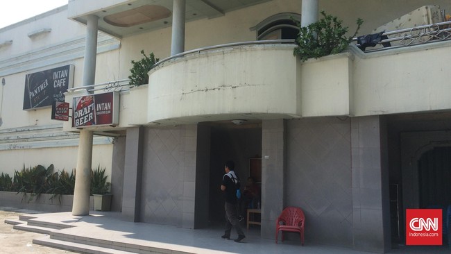 Direktur Reserse Kriminal Umum Komisaris Besar Krishna Murti mengatakan kafe tersebut diduga milik Daeng Azis.