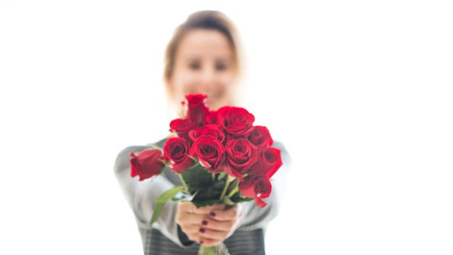 Selain cokelat, hari Valentine atau hari kasih sayang identik dengan memberikan bunga kepada orang terkasih. Namun hati-hati memilih bunganya.