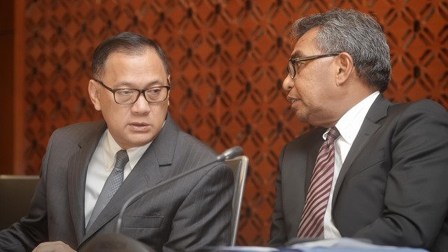Selama ini proses transaksi kartu kredit bank-bank di Indonesia banyak dilakukan di luar negeri melalui beberapa prinsipal asing seperti Visa dan MasterCard.