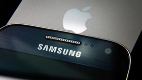 Penjualan Ponsel Samsung Naik Saat Apple Merosot