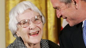 Harper Lee, Novelis 'To Kill a Mockingbird' Meninggal Dunia
