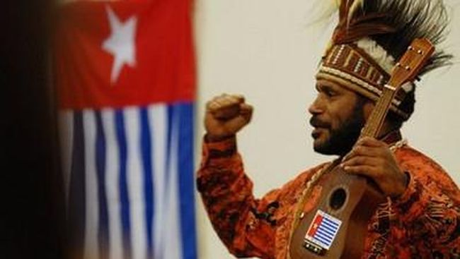 Benny Wenda Deklarasi Merdeka dan Klaim Konstitusi Sendiri Tokoh ULMWP Benny Wenda menyatakan diri sebagai presiden pemerintahan sementara di Papua dan akan merancang konstitusi baru di luar pemerintahan Indonesia.