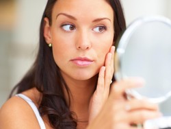 Alasan Kamu Tetap Perlu Pakai Sunblock Selama WFH Karena Pandemi Corona