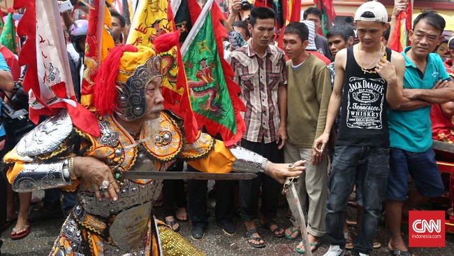 Sambut Cap Go Meh Lewat Ritual Tolak Bala Para Tatung