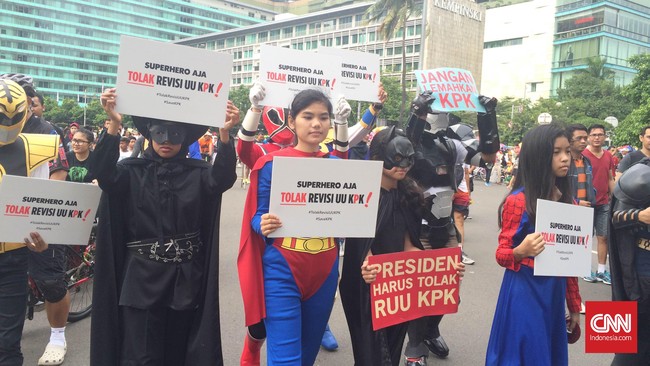 Tak hanya Juru Bicara Presiden, Menteri Sekretaris Negara, dan Menteri Sekretaris Kabinet juga ikut berkomentar tentang Perppu KPK yang beredar.