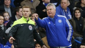 Hiddink Minta Bantuan Dokter-dokter Liga Primer