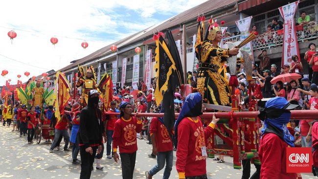 Bertepatan dengan Pilkada 2017, Pemkot Pontianak tak melarang perayaan Cap Go Meh. Namun, Pawai Tatung hanya boleh digelar di kelenteng.