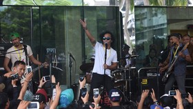 Slank Suguhkan Musik Satire Antikorupsi di KPK