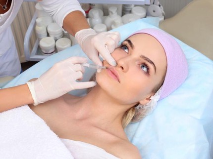 Horor Banget Bunda, Wanita Ini Nyaris Buta Usai Suntik Filler Bibir