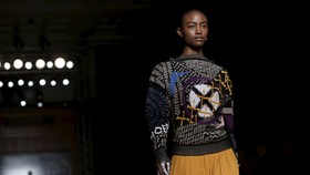 Koleksi Gaun Khas Vivienne Westwood di London Fashion Week