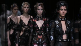 Kembalinya Alexander McQueen ke London Fashion Week