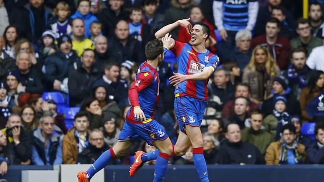 Gol semata wayang hasil tembakan bek asal kota Liverpool, Martin Kelly, telah membuat klubnya, Crystal Palace melenggang ke perempat final Piala FA.
