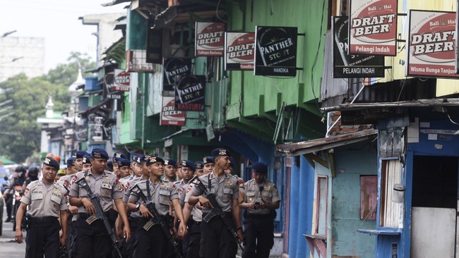 LBH mengingatkan tugas Polri seharusnya melindungi warga dari tindak kekerasan yang sering terjadi dari kasus penggusuran paksa, bukannya turut menertibkan