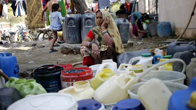 Warga Ibukota India Krisis Air Akibat Konflik Kasta