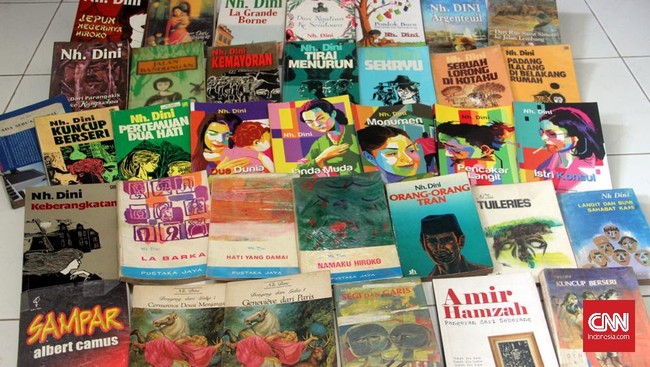 Diawali buku Sebuah Lorong di Kotaku, dimulailah serangkaian “petualangan” untuk melengkapi koleksi karya Nh Dini lainnya.