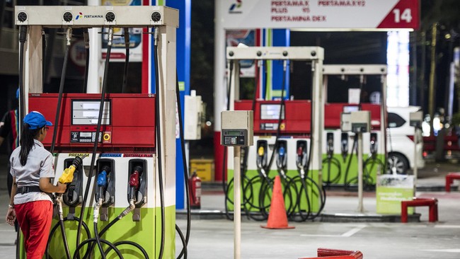 Kasus isi bensin melebihi kapasitas tangki mobil sering terjadi di Indonesia.