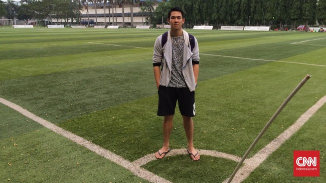 Selain serius menekuni sepak bola profesional Adam Alis Setyano dan Ryuji Utomo ingin merintis dunia bisnis.