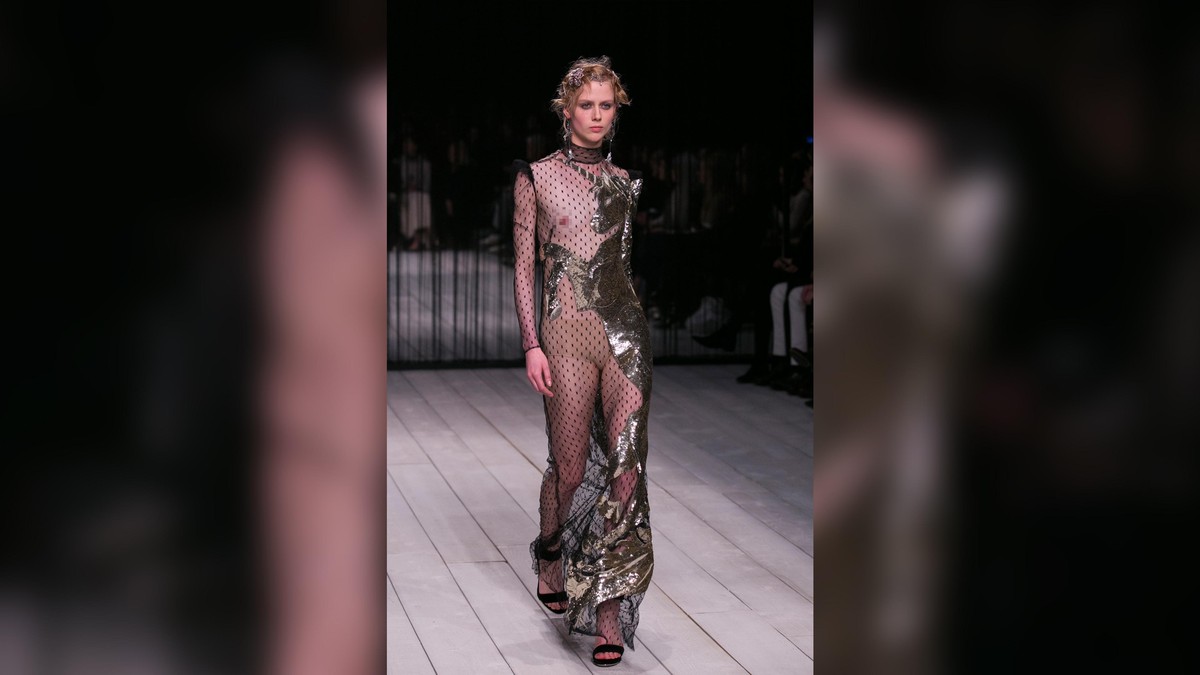 Kembalinya Alexander McQueen ke London Fashion Week