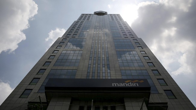 Sementara di pasar modal, investor asing tercatat menarik dananya dari Indonesia hanya dalam waktu satu setengah jam perdagangan dibuka sampai Rp210 miliar.