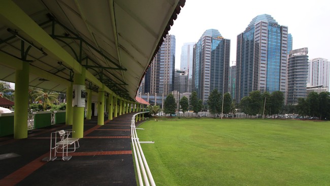 Gubernur DKI Jakarta Anies Baswedan menganggap diskon pajak bumi dan bangunan (PBB) lapangan golf tidak bermanfaat untuk masyarakat dan para penggemar golf.