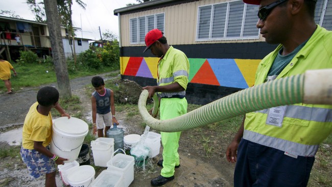 Jumlah korban tewas terus bertambah hingga mencapai 42 jiwa setelah topan Winston menghantam Fiji. Namun, tim bantuan sudah bisa menjangkau beberapa pulau.