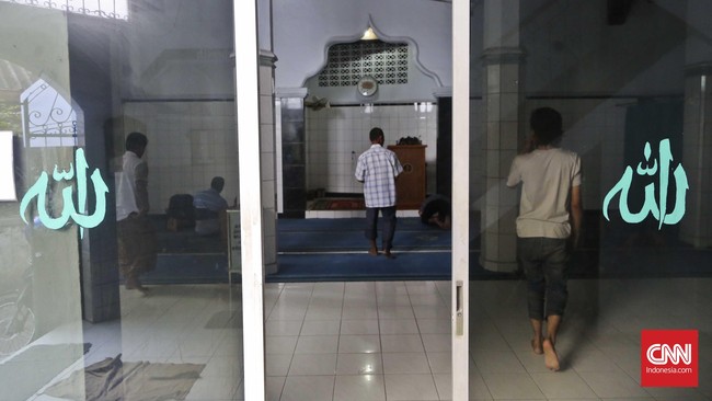 Media Australia menyebut menyaksikan pertemuan rahasia simpatisan ISIS di masjid tersebut. Pengurus masjid berkata, saat itu jemaat berasal dari daerah lain.