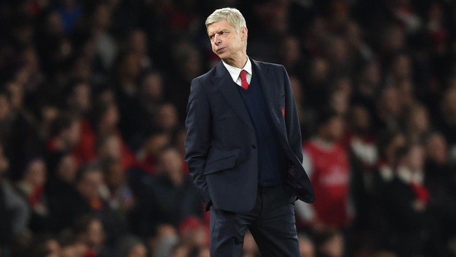 Manajer Arsenal, Arsene Wenger, meragukan ketajaman Zlatan Ibrahimovic di Manchester United karena usianya sudah tak lagi muda.