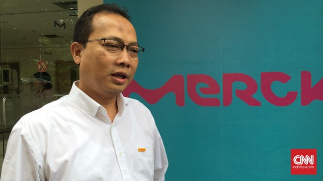 Induk usaha PT Merck Tbk di Jerman belum menyatakan rencana membuka pabrik bahan baku di Indonesia.