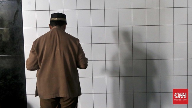 Rifan Muzamil dianggap mencoreng nama baik masjid karena mengundang orang luar menggelar kajian di Masjid Asy Syuhada yang berujung pemberitaan negatif.