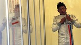 Debut Bersejarah Rio Haryanto di Sirkuit Katalonia Rio Haryanto menjalani tes resmi pertamanya sebagai pebalap Formula One (F1) dengan mengemudikan mobil MRT05 di Sirkuit Katalonia, Barcelona, Rabu (24/2).