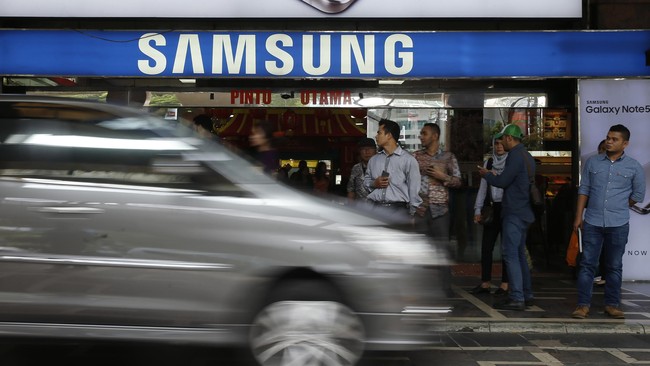 Samsung dikabakarkan sedang menyiapkan Galaxy X yang memakai teknologi layar fleksibel, dan masuk dalam jajaran ponsel andalan bersama seri Galaxy S dan Note.