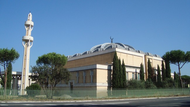 Pemerintah Lombardy meloloskan undang-undang soal rumah ibadah yang membuat pembangunan masjid mustahil dilakukan di kota itu.