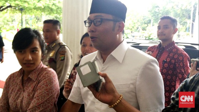 Menurut kalkulasi politik yang dilakukan pengamat dari Charta Politika, Ridwan Kamil tidak akan kehilangan apapun jika bertarung pada Pilgub Jawa Barat.