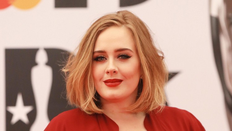 Adele menjalankan diet dan berhasil menurunkan berat badan sebanyak 44kg. Hal ini justru dikritik ahli kebugaran yang merasa diet Adele terlalu ekstrem, Bun.