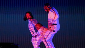 Drake Ungkapkan 'Cinta' untuk Rihanna Lewat Papan Reklame
