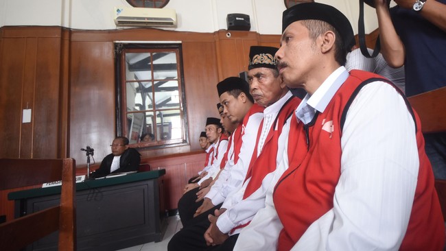 JPU menganggap seluruh fakta persidangan membuktikan dua terdakwa itu merupakan otak di balik pembunuhan aktivis lingkungan, Salim Kancil.